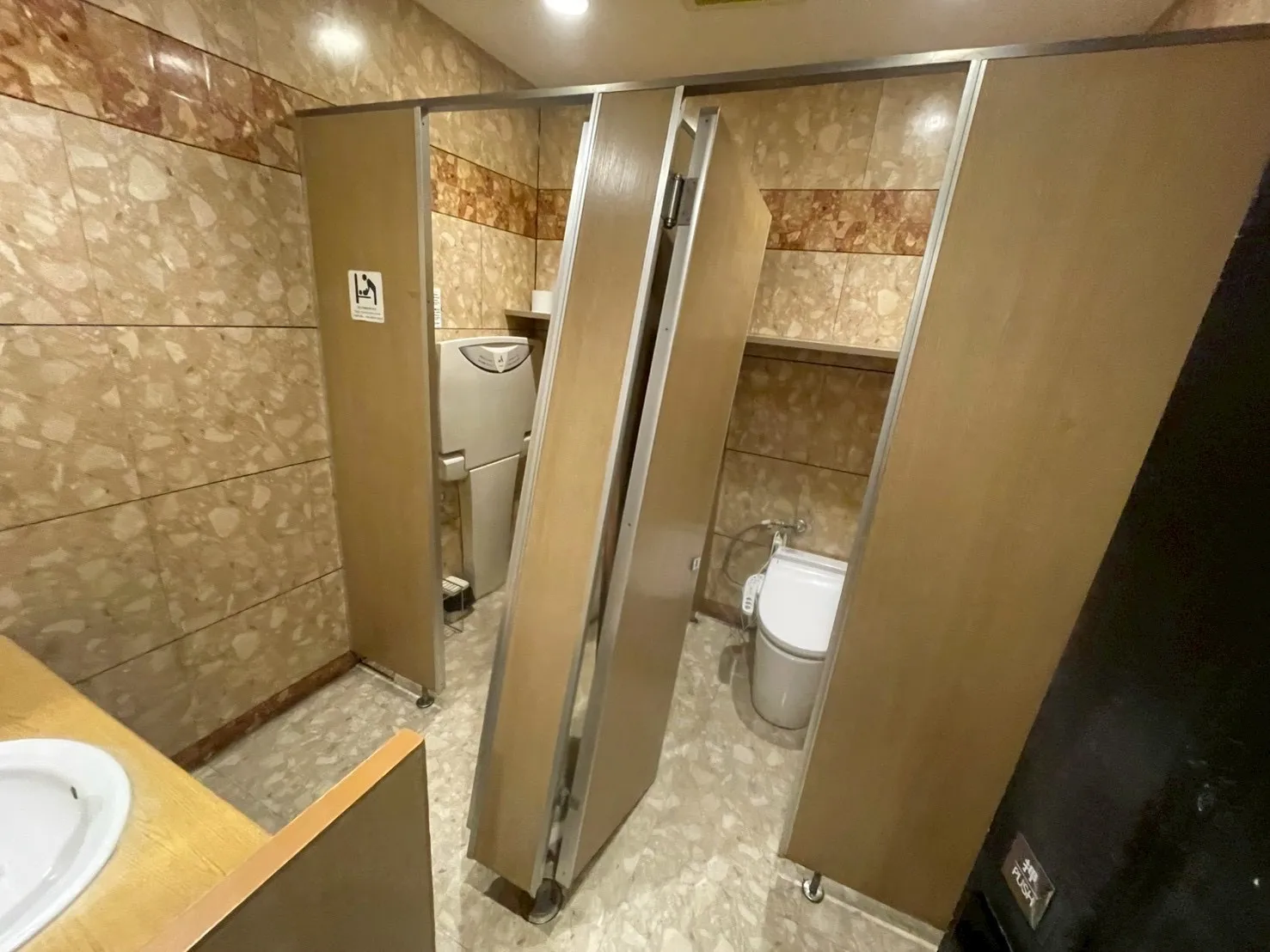 多能工/内装 トイレ支柱修繕工事